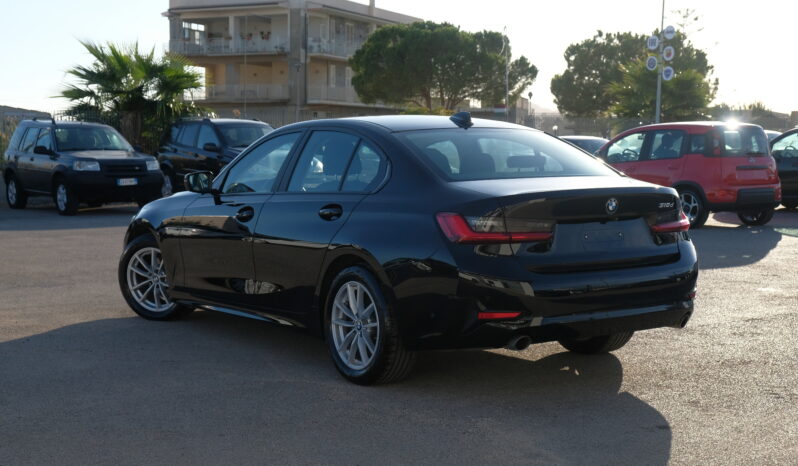 
								BMW 318d Business Advantage MHEV pieno									