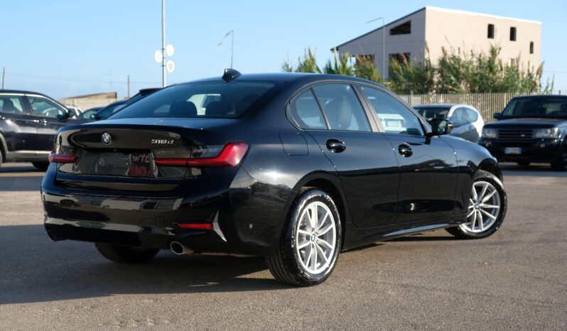 
								BMW 318d Business Advantage MHEV pieno									