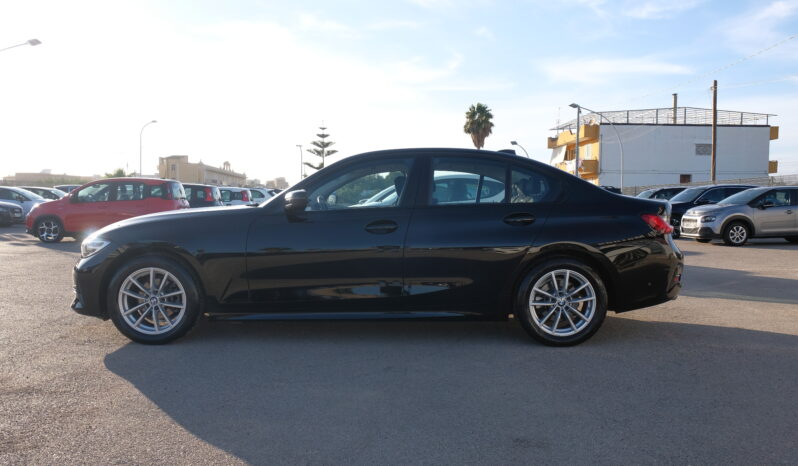 
								BMW 318d Business Advantage MHEV pieno									