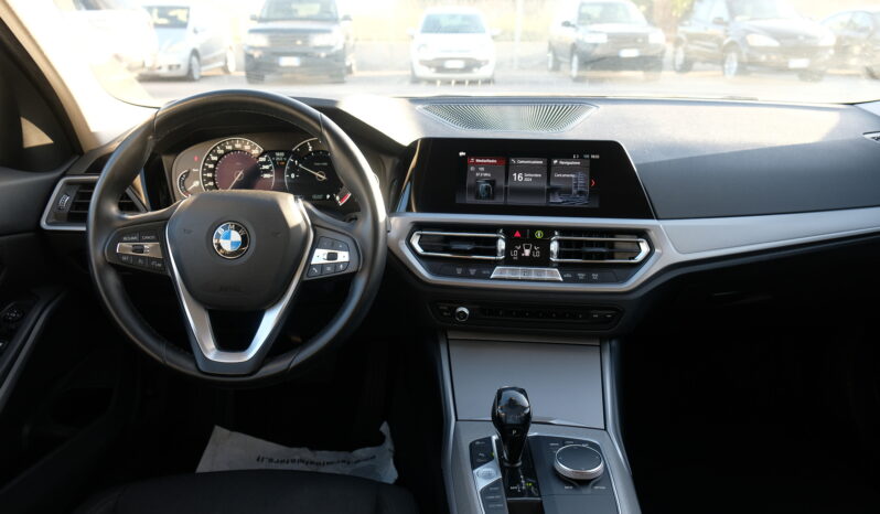 
								BMW 318d Business Advantage MHEV pieno									